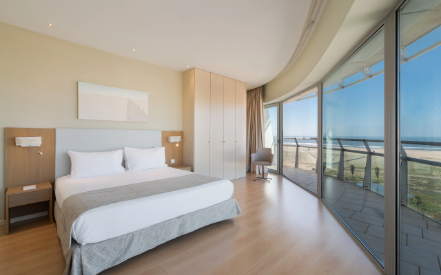 Eurostars Oasis Plaza Hotel