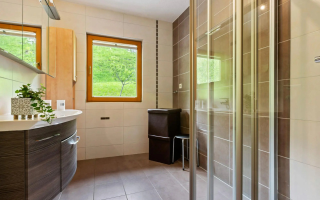 Sunlit Apartment near Ski Area in Hollersbach im Pinzgau