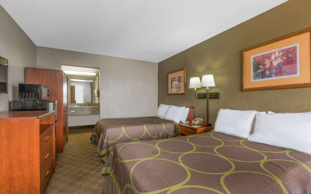 Super 8 by Wyndham Metairie