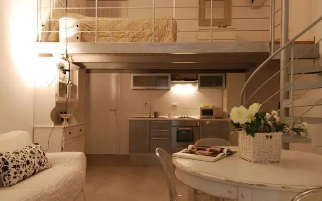 Domenichino Halldis Apartment