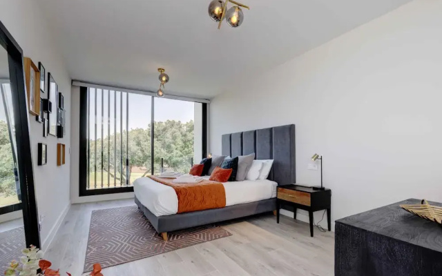 Modern Four Bedroom House With Golf Course Views