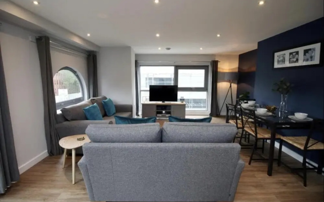 Lovely 2-bed Apartment in Swindon