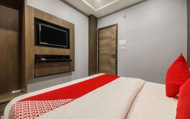 Oyo 17016 Galaxy Inn