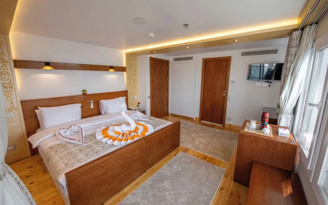 Dahabiya Azhar II Luxury Cruise