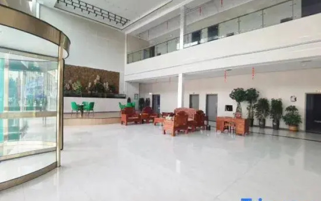 Qunhao International Hotel (Nanyang Xuefeng Middle Road Wolong Park Branch)