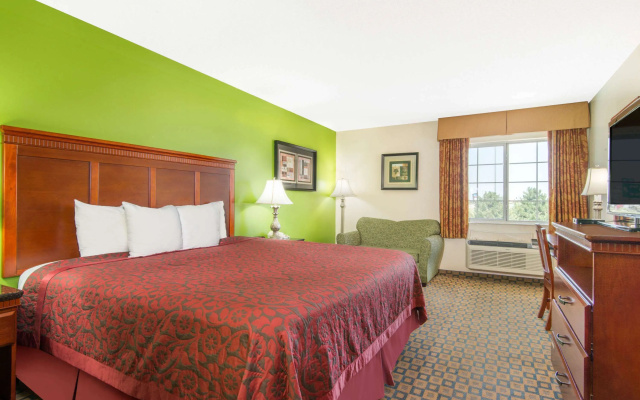 Days Inn & Suites by Wyndham Wichita