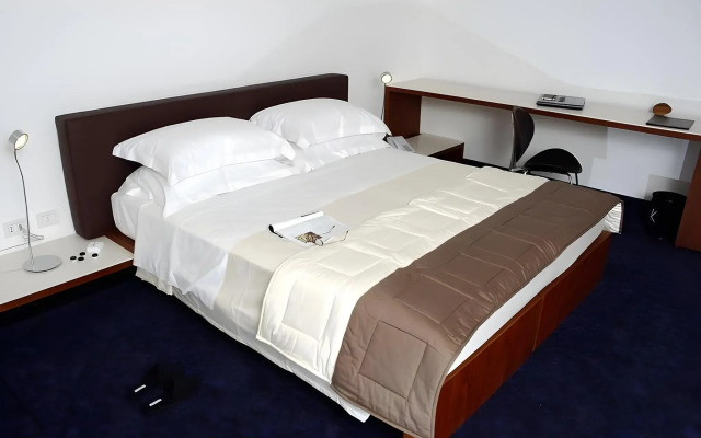 Black Hotel