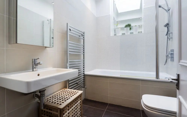 Veeve - At Home in Haggerston