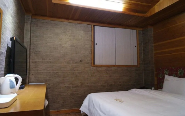 Q Motel