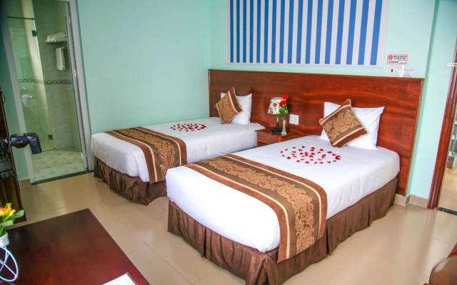 OYO 153 L&M Hotel