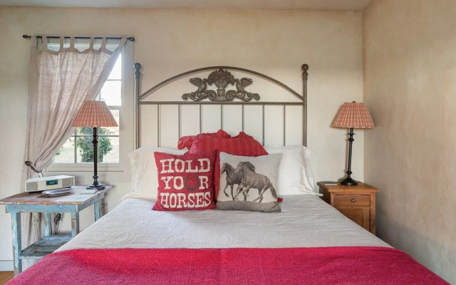 Chula Vista 1 Bedroom Cabin by RedAwning