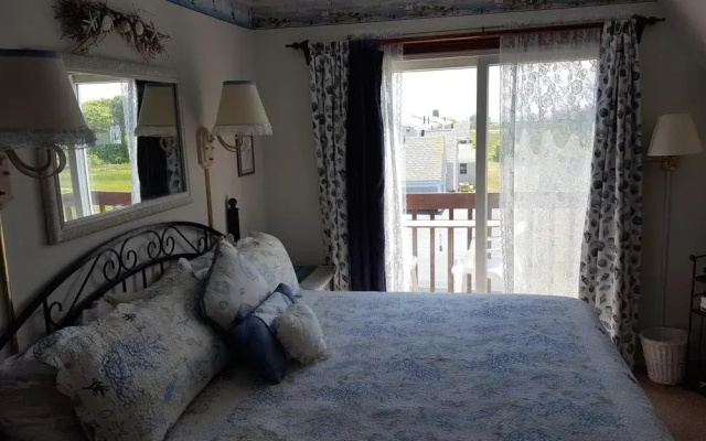 A Cape Cod Ocean Manor Inn