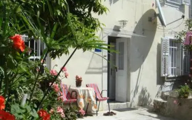 Manda Rooms