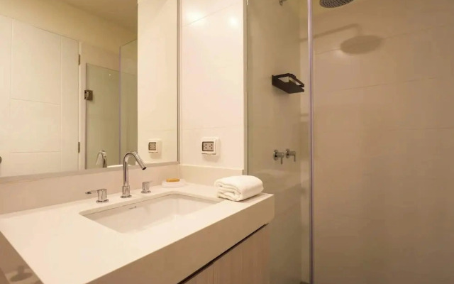 w Tranquil 2BR w Balcony in Miraflores