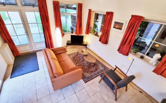 ONO28 Romantic holiday home with large garden