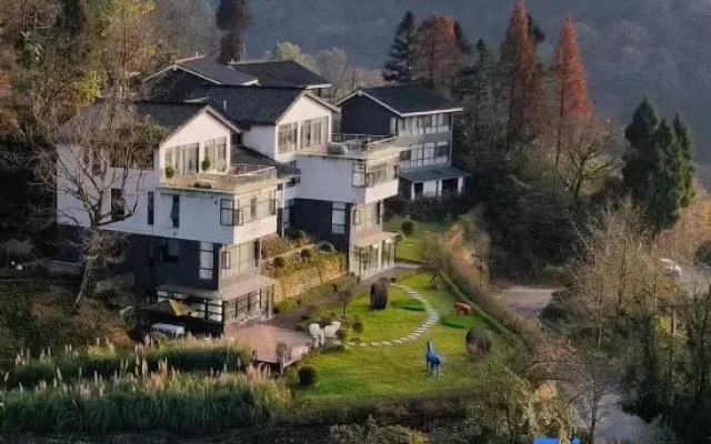Dujiangyan Shili Mountain Jing Private Tang Hot Spring Resort Hotel (Qingchengshan Branch)