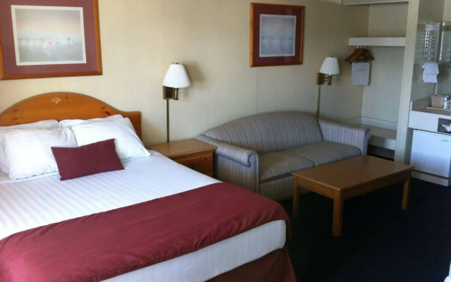 Thunderbird Inn