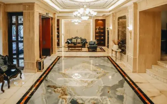 H Hotel