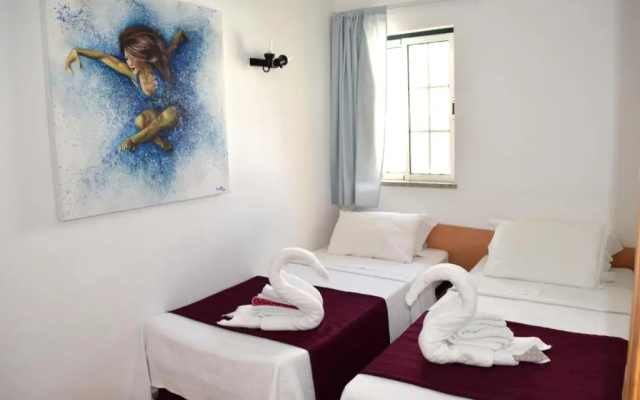 Townhouse 700m from Sao Rafael Beach