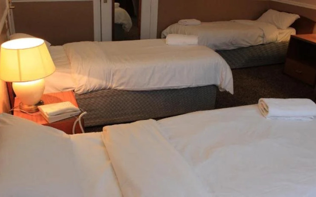 Pines Hotel Luton Airport