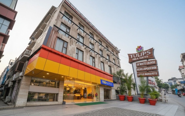 Oriva Tulips Inn and Suites - Nr. Majestic