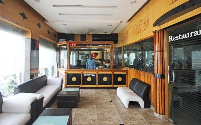 OYO 9388 Yash Hotel