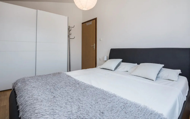 Apartment Wenig