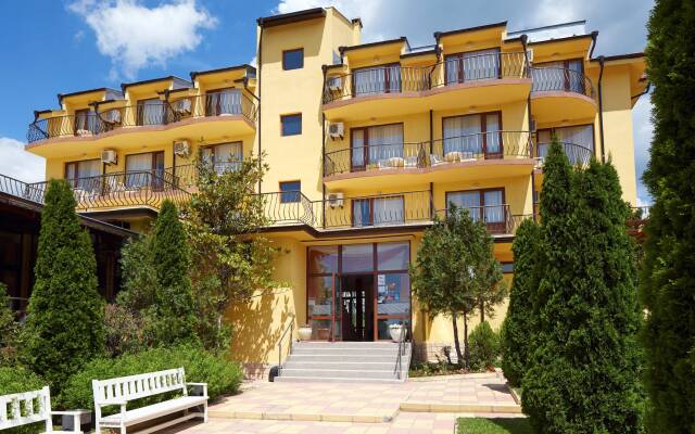 Hotel Yalta Свети Влас вид на фасад