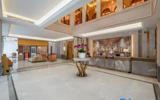 Vienna Hotel (Xishuangbanna Mengla Center Road Branch)