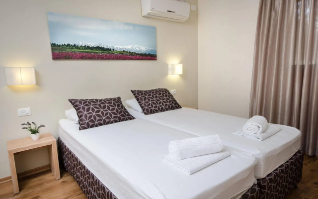 Kibbutz Malkiya Travel Hotel