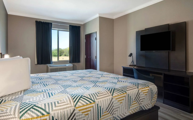 Motel 6 Fort Worth, TX – I-35 & I-20