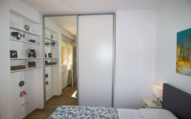 Brand New Suite next to Palace & Beach