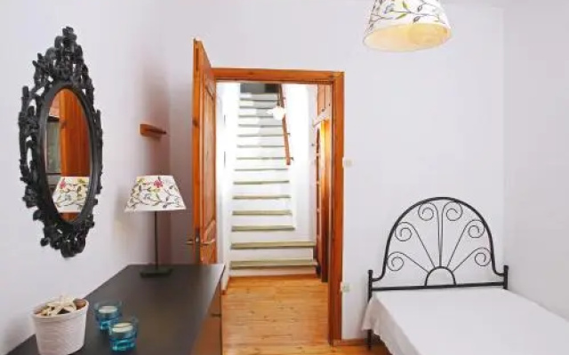 Squirrel Beach Front Villa, Metamorfosi