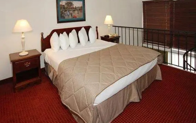 Clarion Hotel Fort Myers