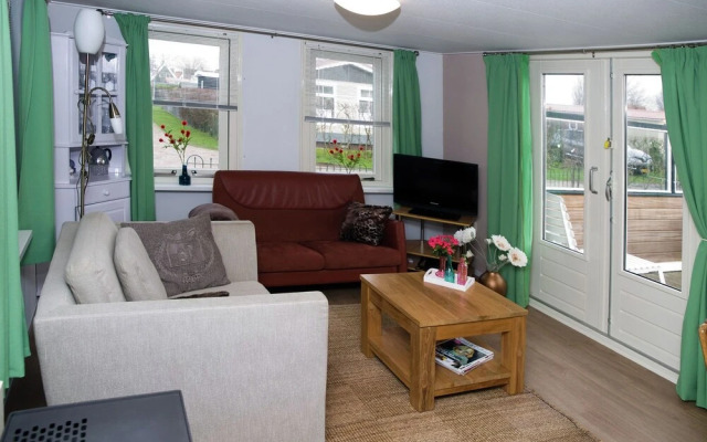 Nice Chalet With Garden, Near the Wadden Sea
