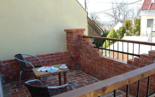 Maya Guesthouse