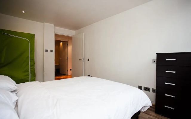 2 Bedroom Apartment Overlooking Oxford Street
