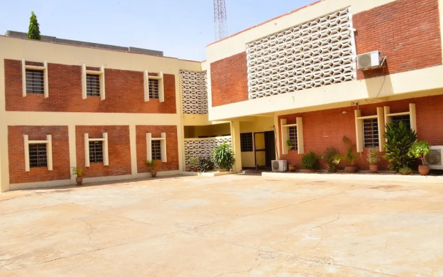 Yanna Lodge
