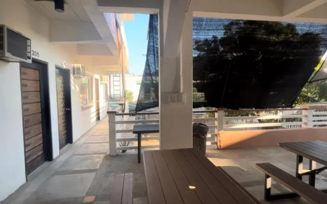 Seabreeze Beach Lodge