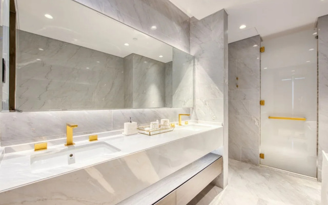 Maison Privee - SeaView Apt at Five Palm