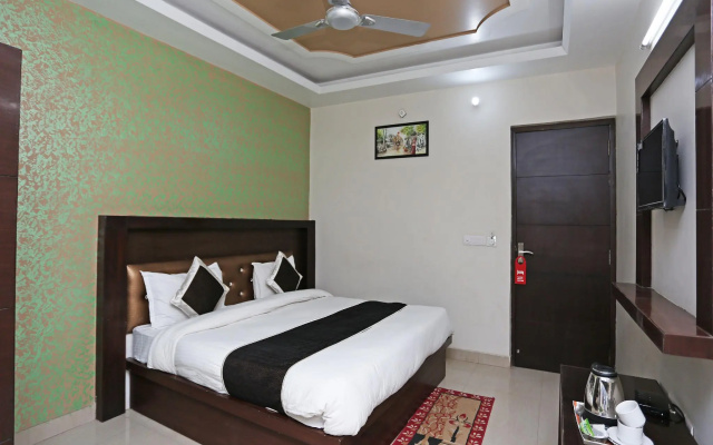 OYO 14220 Hotel BR Plaza