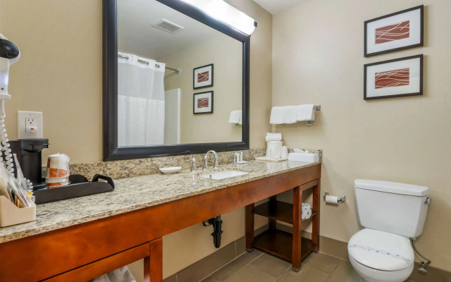 Comfort Inn & Suites Redwood Country
