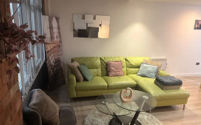 New Apartment - Sleeps 4 - Parking - City Centre
