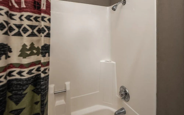Tis Holiday Haus by Ruidoso Vacation Rentals