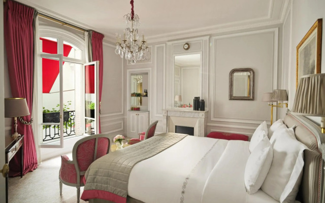 Отель Plaza Athenee