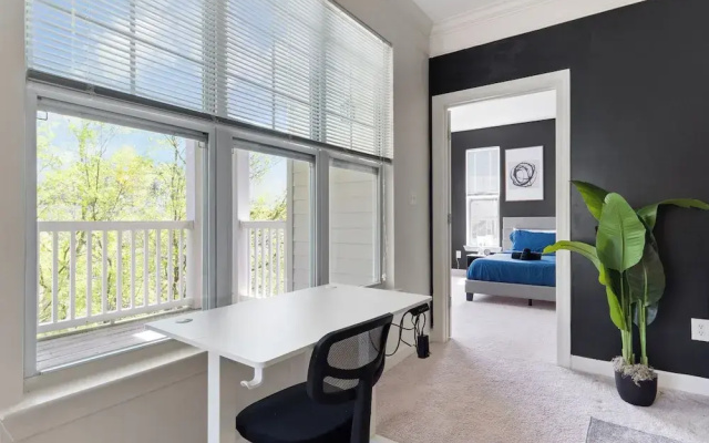 Upscale King 2BR Suite Downtown Raleigh