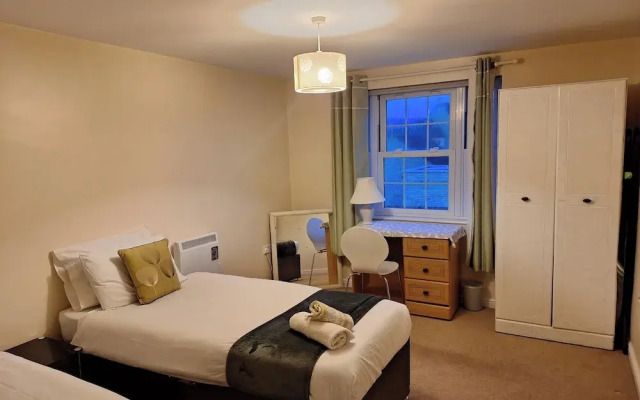 The Longchamp Retreat of Ely