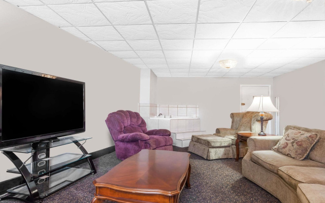 Ramada by Wyndham Henderson/Evansville