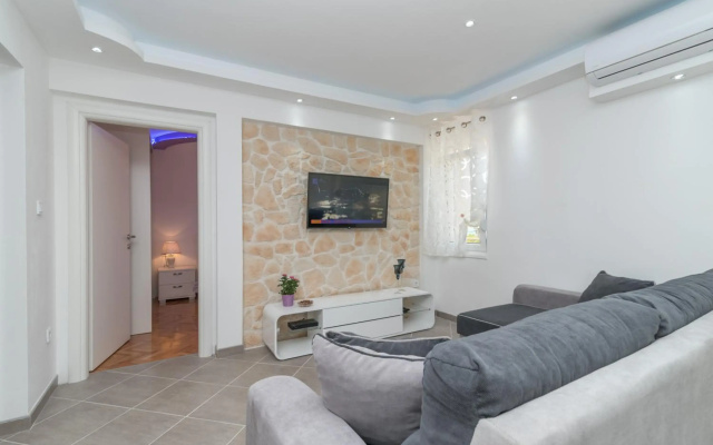 New 4* apartment "Orto" in the center of Trogir
