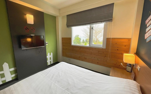 Breeze and Waves Hostel